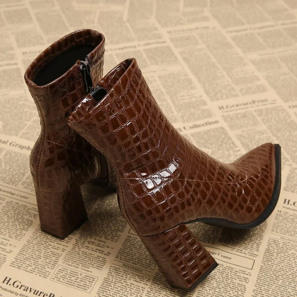 Chocolate Brown Elegant Women's Boots - Picture 5 of 5